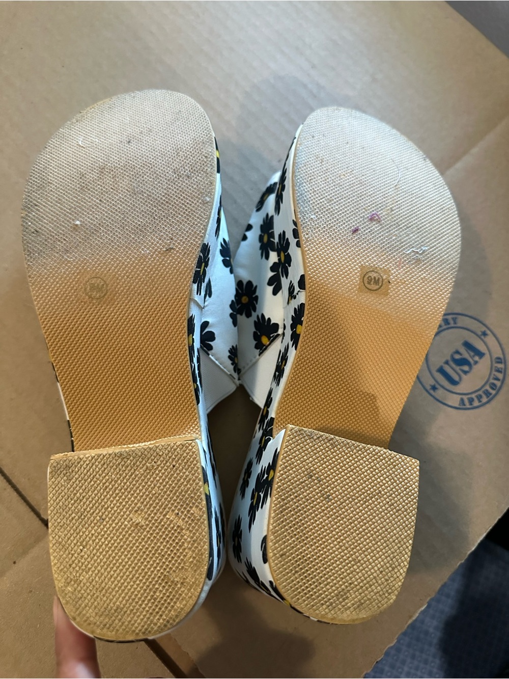 Matisse White Floral Platform Mules with Black Daisies - Picture 5 of 7